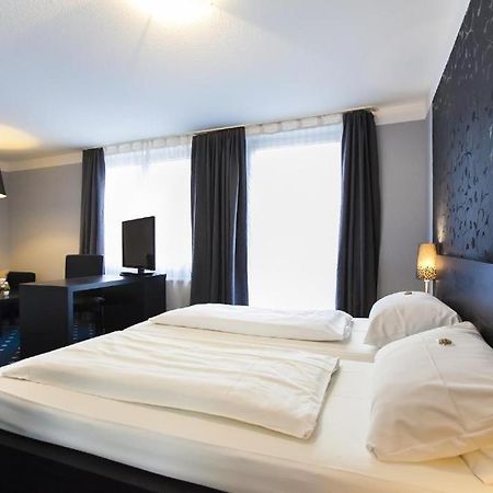 Hotel Am Berliner Platz Langenfeld  Esterno foto