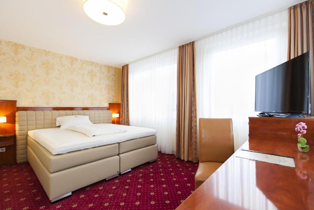 Hotel Am Berliner Platz Langenfeld  Esterno foto