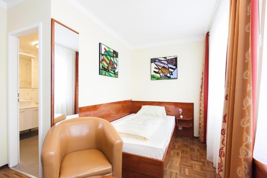 Hotel Am Berliner Platz Langenfeld  Esterno foto