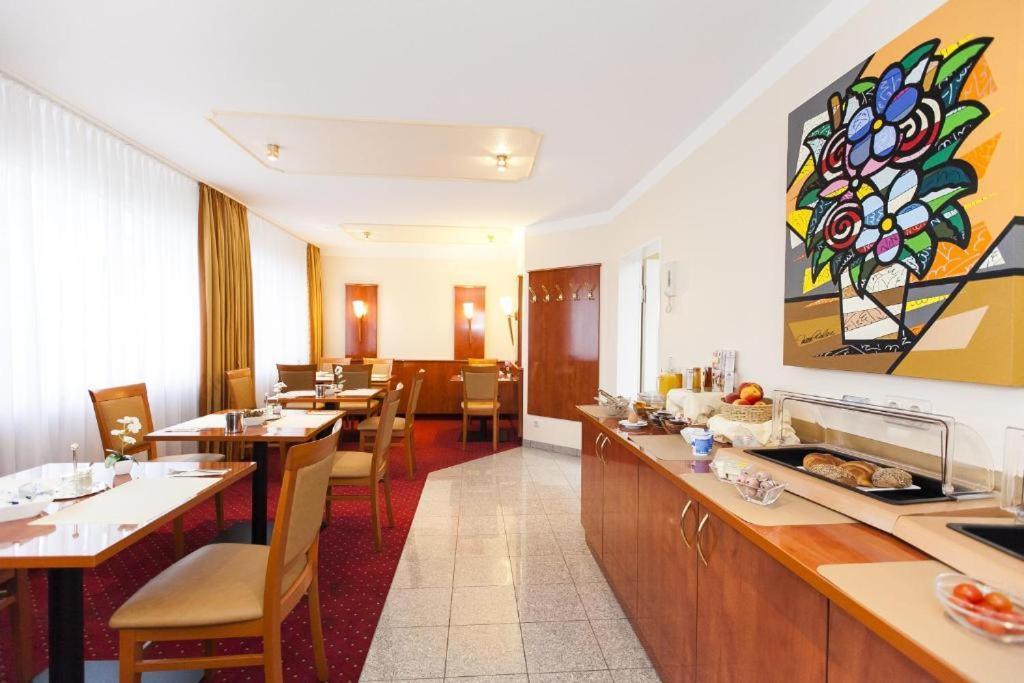 Hotel Am Berliner Platz Langenfeld  Esterno foto
