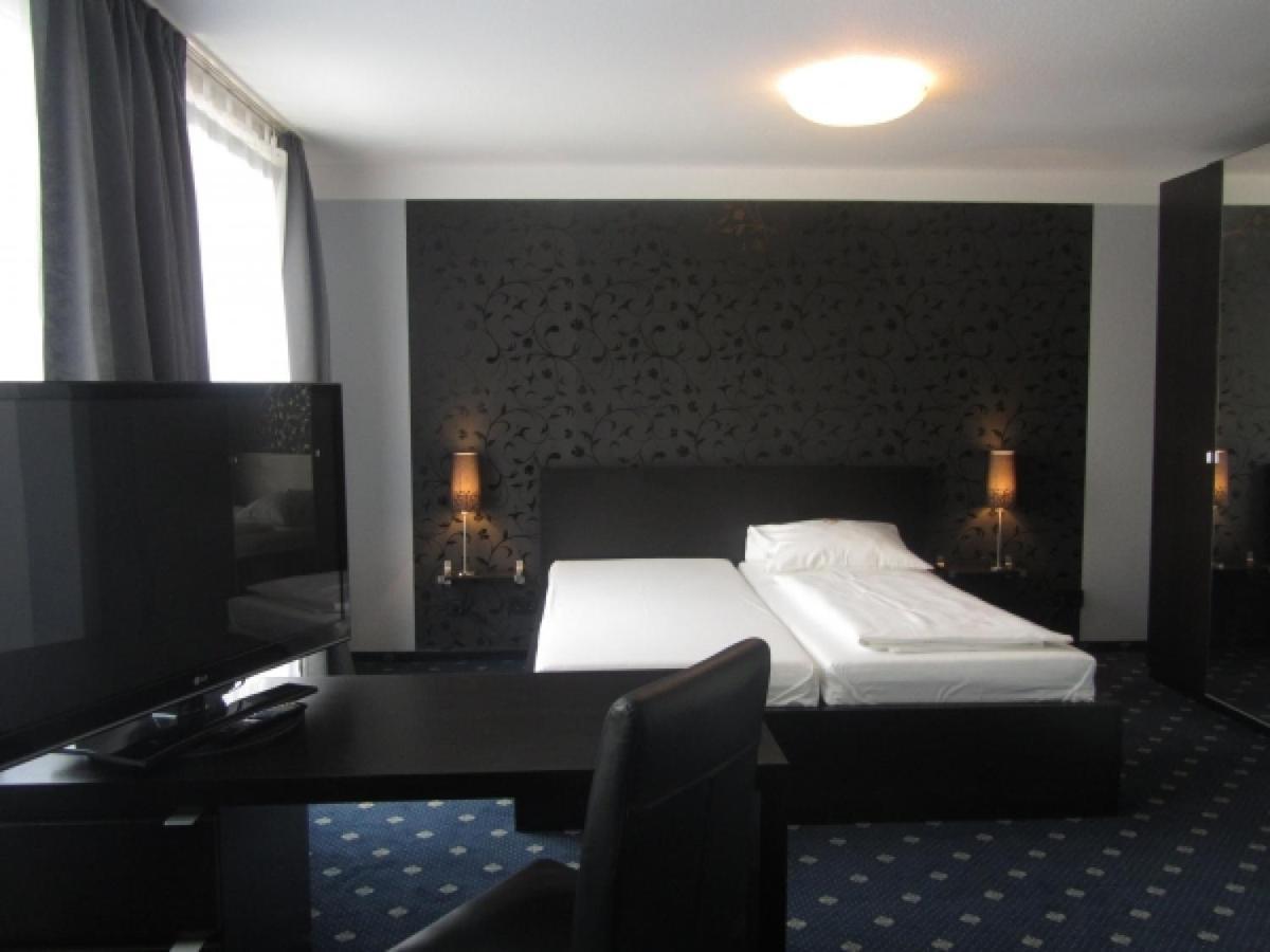 Hotel Am Berliner Platz Langenfeld  Camera foto