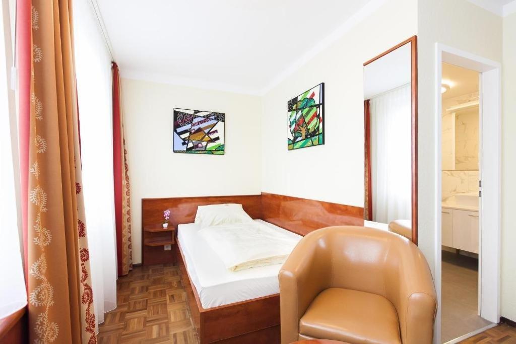Hotel Am Berliner Platz Langenfeld  Camera foto